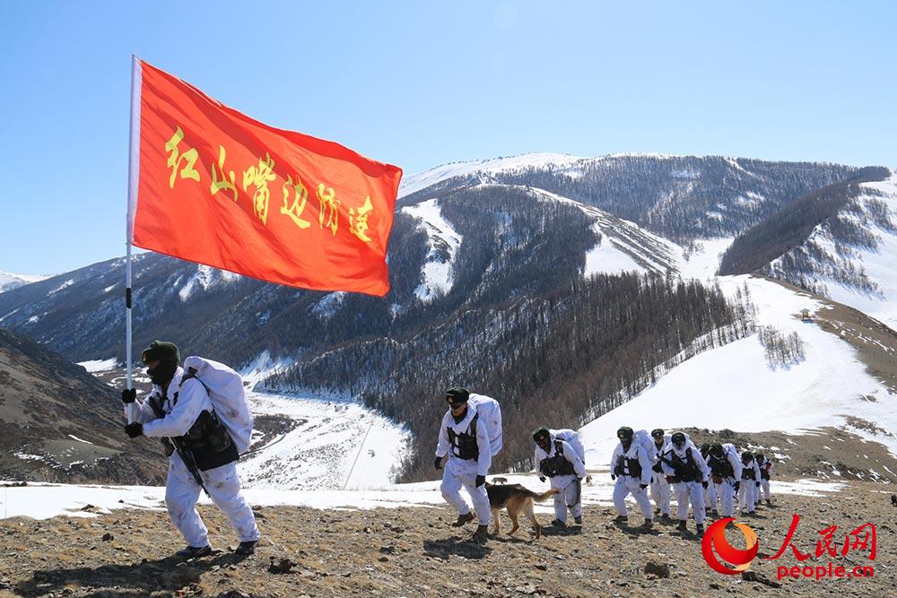 �ٱ����M��ѩɽ֮�p