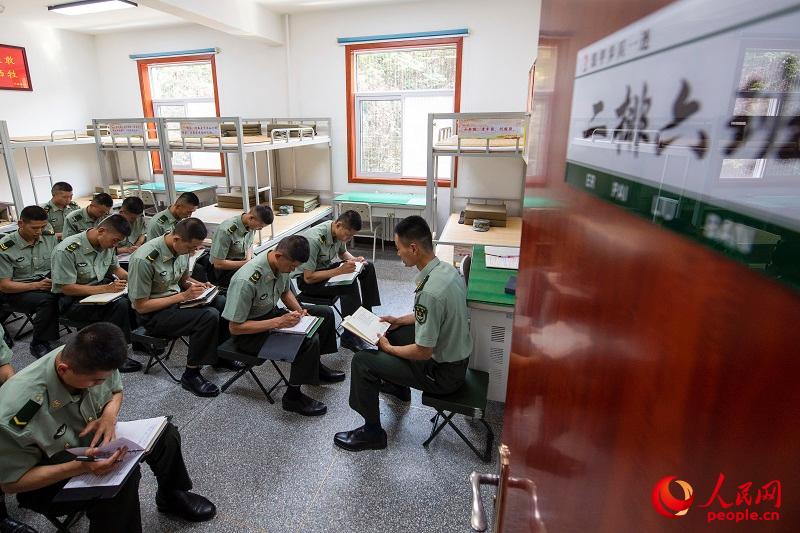 tһBٱ˶һNWՓ˼͸ˡĉƌWՓɞ靲֮Դ^ˮĿǰBÿٱSrSvhʷСvtɫСvBʷ¼v΢ÿٱһġhʷͨWӛ z