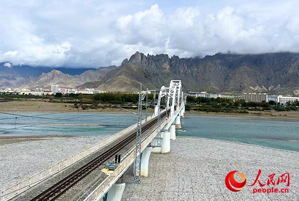 拉薩河特大橋。張敏穎 攝