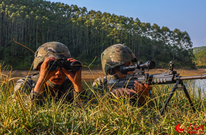 進行潛伏偵察。