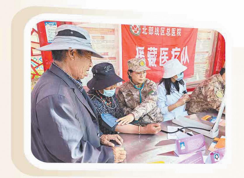 12月，北部戰區總醫院援藏醫療隊赴西藏阿里地區札達縣巡診。孫  巍、鄭洪通攝