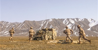 奔赴戰位。