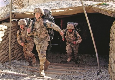 緊急拉動時，戰士們快速出動。雷厲彬攝