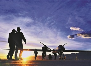 空軍某基地官兵進行裝備保障。劉載譽攝