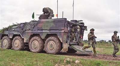 德國聯邦國防軍士兵參加軍事演習。