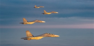 編隊飛赴目標空域。