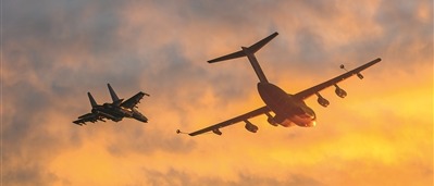 戰機準備進行空中加油。