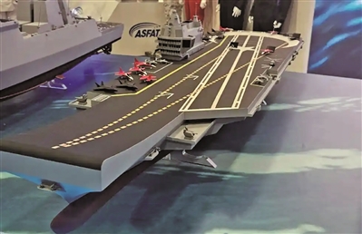 土耳其在“藍色國土”海軍技術展上展出的“國家航母”模型。