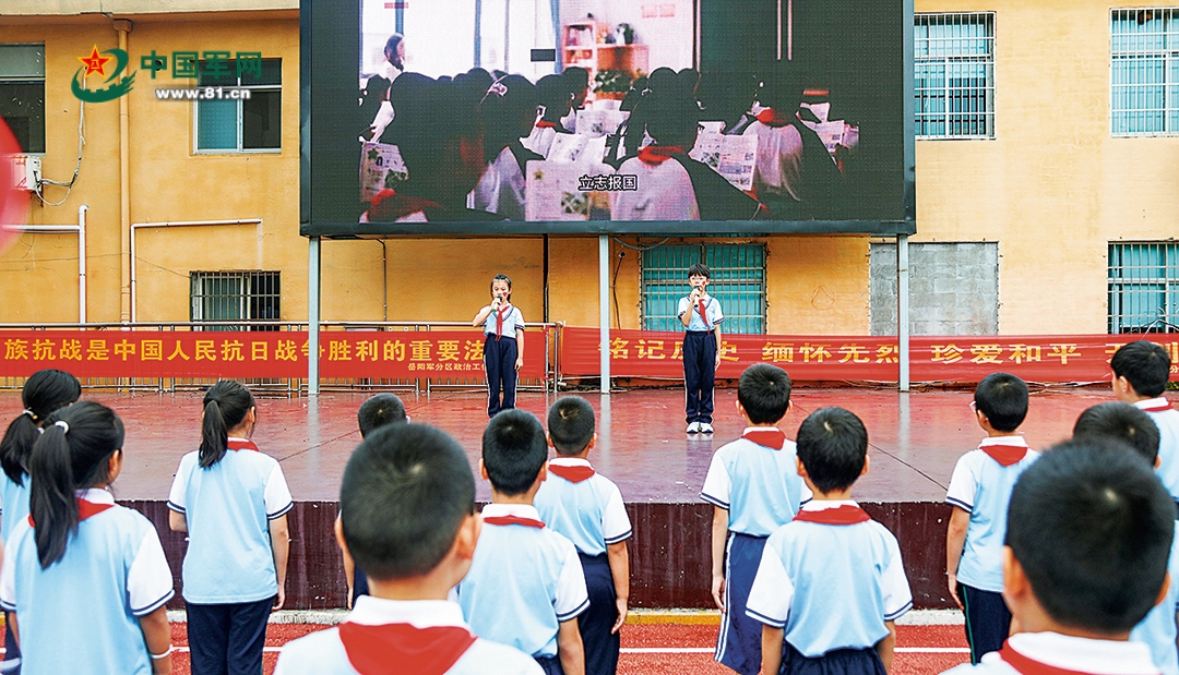 湖南省岳陽市軍地開展國防教育進社區活動。張瀟今攝