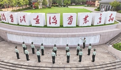 武警江西總隊贛州支隊組織官兵在毛澤東尋烏調查紀念館參觀見學（資料照片）。彭賢茗攝