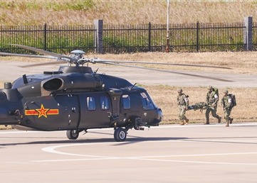 開展搜索營救課目演示。