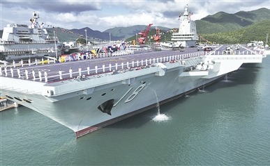 11月5日，我國第一艘電磁彈射型航空母艦福建艦入列授旗儀式在海南三亞某軍港舉行。 新華社記者 李 剛攝