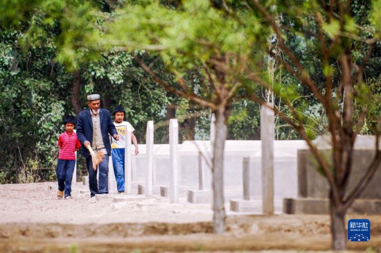 ܊˰IǰɂO½~ʿ@Ĺ2011430ՔzAӛ ҫ z