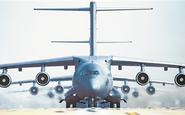 該團運-20整裝待發。李昕洋攝