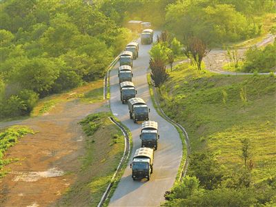 該部車隊快速機動。劉志詞攝