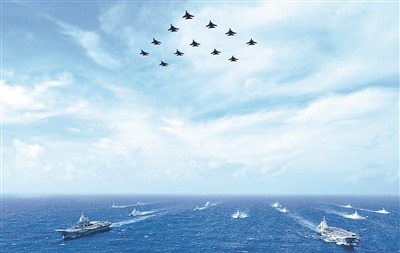 海軍組織雙航母編隊演練（資料照片）。蒲海洋攝