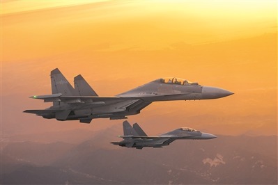 空軍某部戰機編隊飛赴目標空域（資料照片）。本報特約記者 楊 盼攝