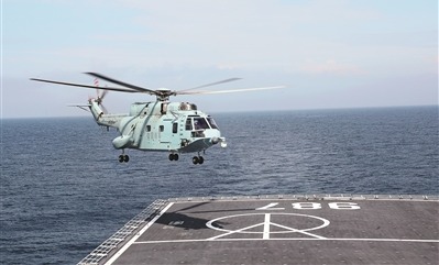 日前，海軍某支隊組織直升機起降訓練。劉金宇攝